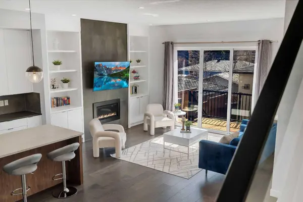 947 31 AVE NW, Calgary, AB T2K0A6