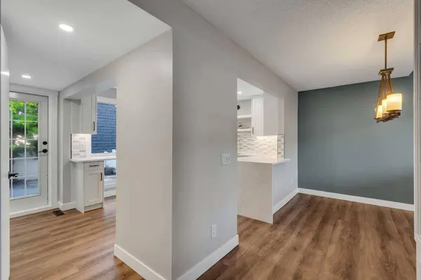 370 Brae Glen CRES SW, Calgary, AB T2W 1B6