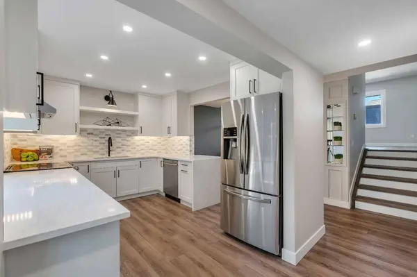 370 Brae Glen CRES SW, Calgary, AB T2W 1B6