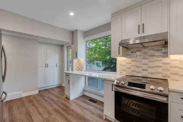 370 Brae Glen CRES SW, Calgary, AB T2W 1B6