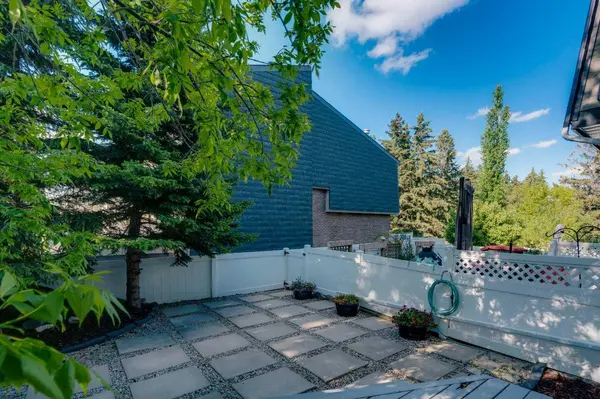 370 Brae Glen CRES SW, Calgary, AB T2W 1B6