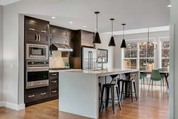 71 NW Victoria Cross BLVD SW, Calgary, AB T3E 7W3
