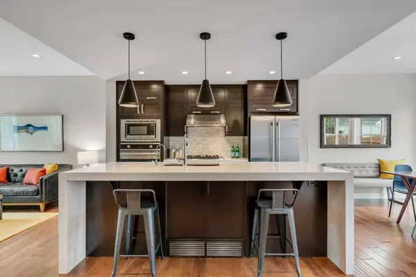 71 Victoria Cross BLVD SW, Calgary, AB T3E 7W3