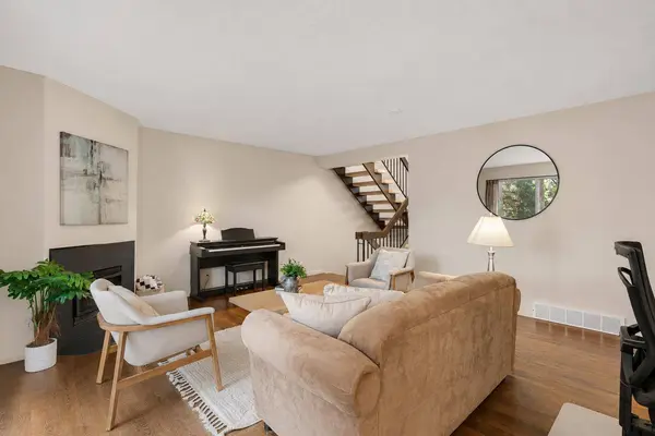 3131 63 AVE SW #205, Calgary, AB T3E 6N4