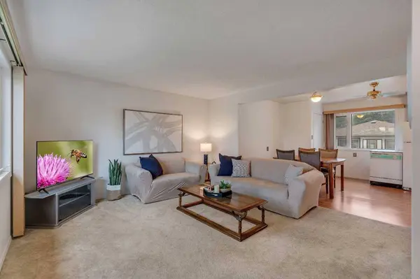 219 Tache AVE NW, Calgary, AB T2K 3R6