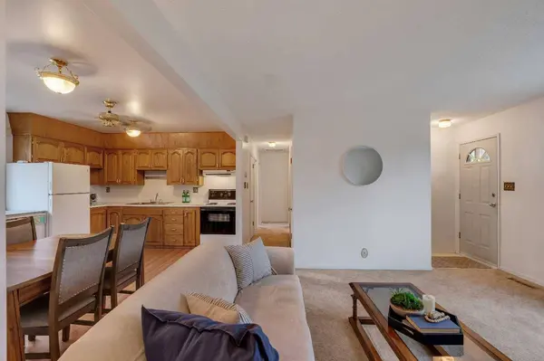 219 Tache AVE NW, Calgary, AB T2K 3R6