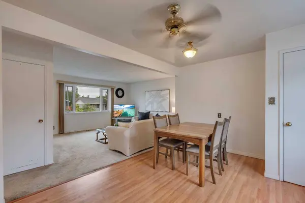 219 Tache AVE NW, Calgary, AB T2K 3R6