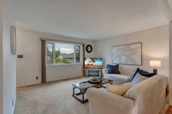 219 Tache AVE NW, Calgary, AB T2K 3R6