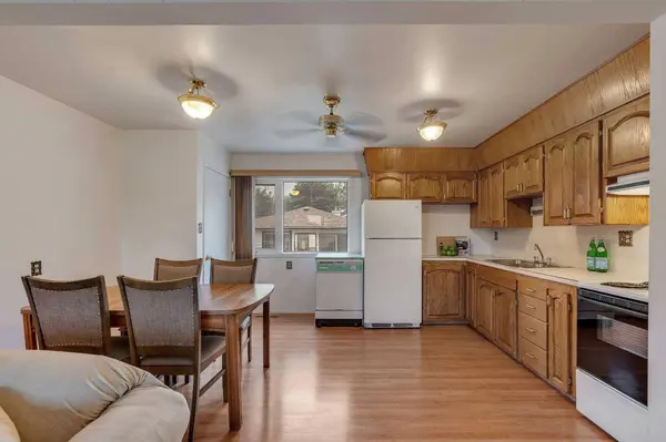 219 Tache AVE NW, Calgary, AB T2K 3R6
