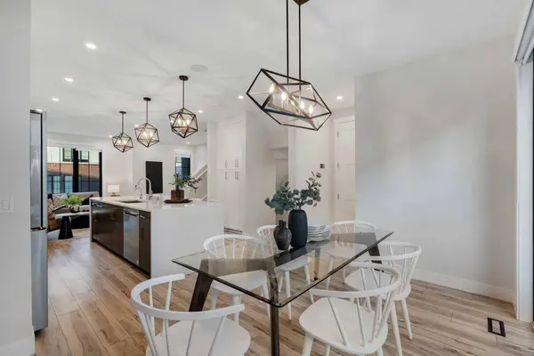 130 Discovery DR SW #27, Calgary, AB T3H 6E9