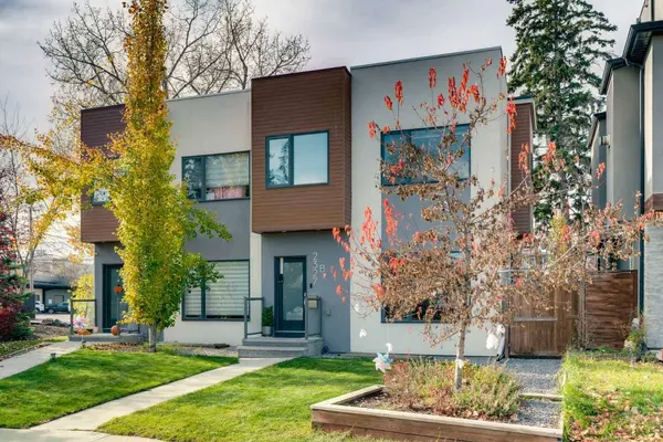2327B Osborne CRES SW, Calgary, AB T2T 0Y7