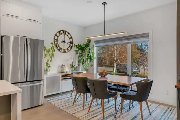 2327B Osborne CRES SW, Calgary, AB T2T 0Y7