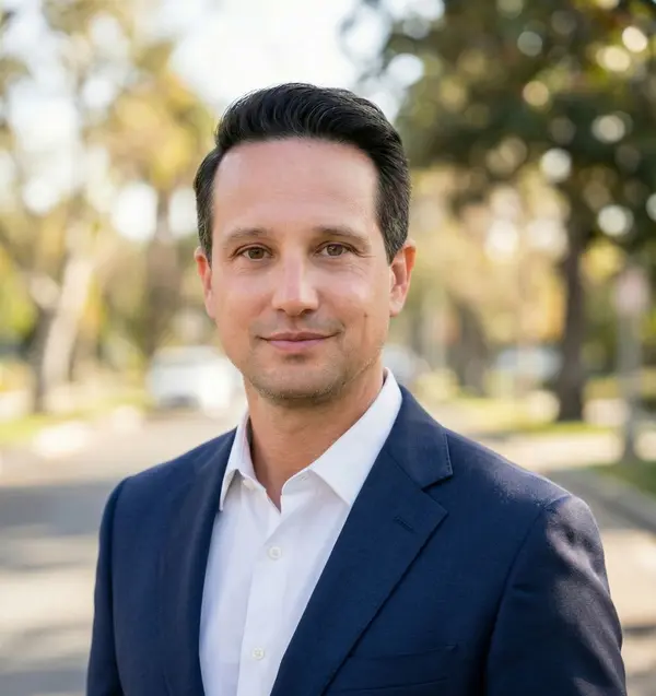 Travis L realtor