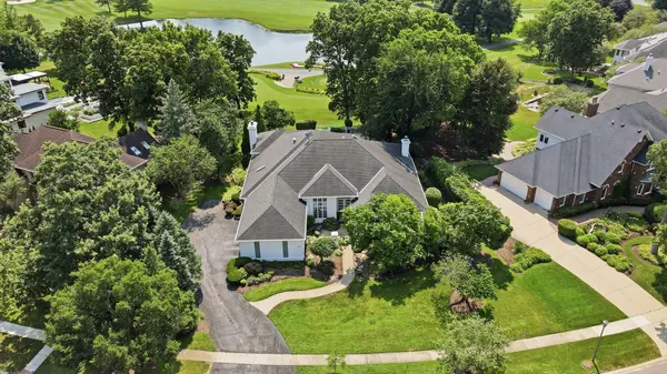 4202 Royal Fox DR, St. Charles, IL 60174