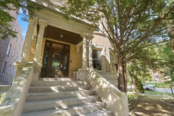 1036 W Garfield BLVD