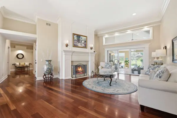 4202 Royal Fox DR, St. Charles, IL 60174