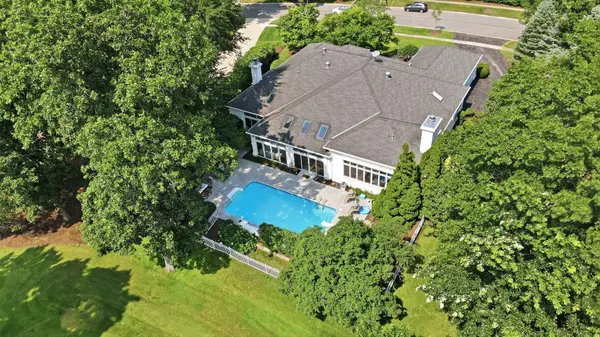 4202 Royal Fox DR, St. Charles, IL 60174