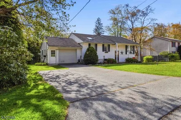 23 Hancock Dr, West Milford Twp., NJ 07480