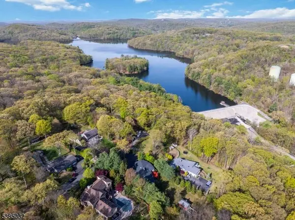 6 Seabert Ln, Kinnelon Boro, NJ 07405