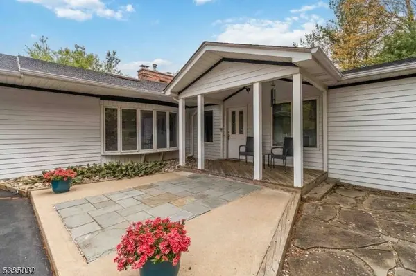 6 Seabert Ln, Kinnelon Boro, NJ 07405