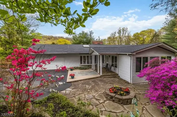 6 Seabert Ln, Kinnelon Boro, NJ 07405