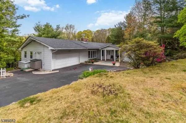 6 Seabert Ln, Kinnelon Boro, NJ 07405