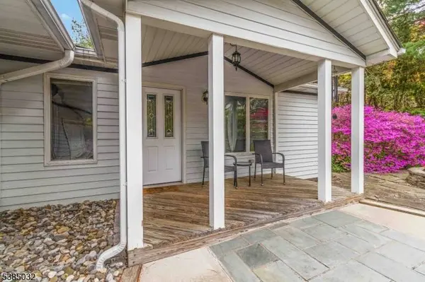 6 Seabert Ln, Kinnelon Boro, NJ 07405
