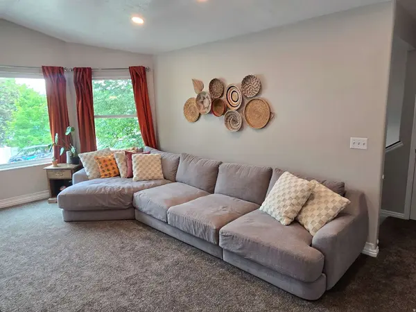 1648 ROCKBRIDGE DR, Layton, UT 84041