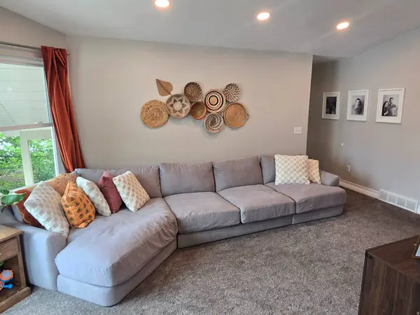 1648 ROCKBRIDGE DR, Layton, UT 84041