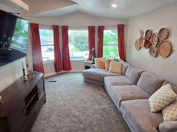 1648 ROCKBRIDGE DR, Layton, UT 84041