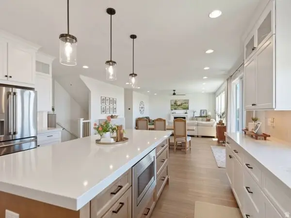 1447 N SHADOW WOOD DR, Kaysville, UT 84037
