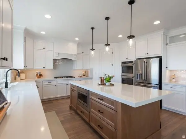 1447 N SHADOW WOOD DR, Kaysville, UT 84037