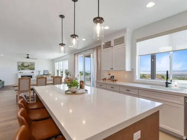 1447 N SHADOW WOOD DR, Kaysville, UT 84037