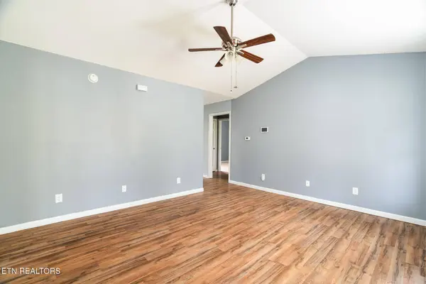 109 Miles LN, Lafollette, TN 37766