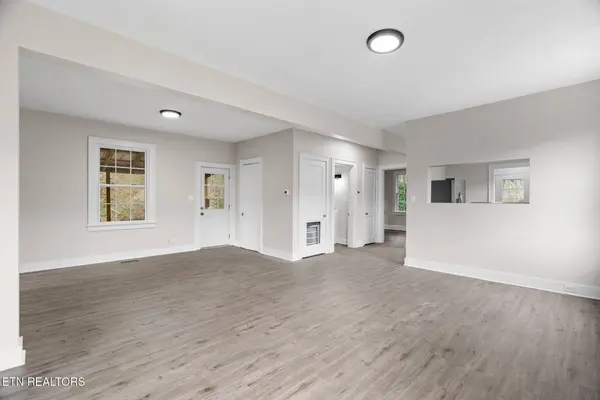 3515 Greenway DR, Knoxville, TN 37918