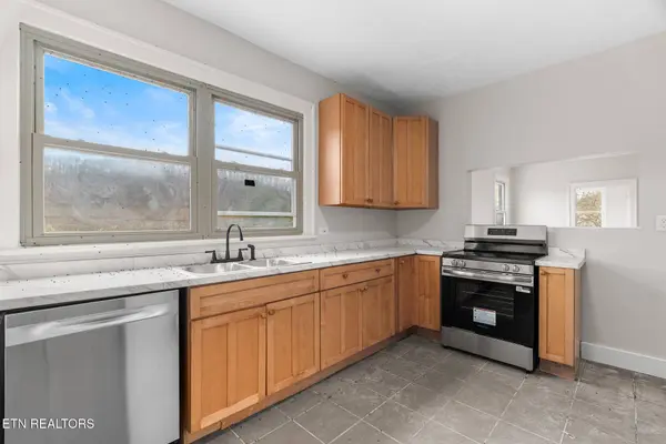 3515 Greenway DR, Knoxville, TN 37918