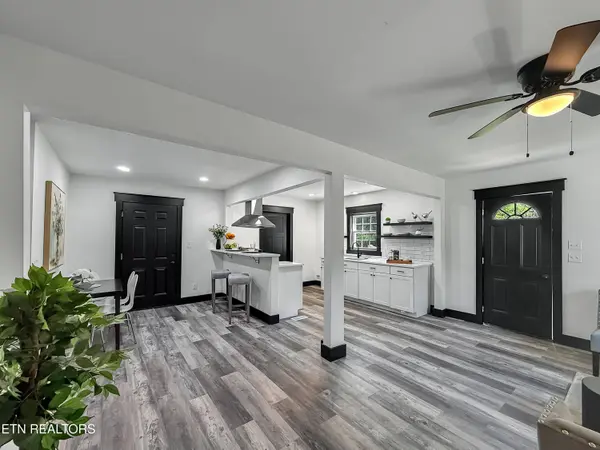 4511 Wildwood Rd, Maryville, TN 37804
