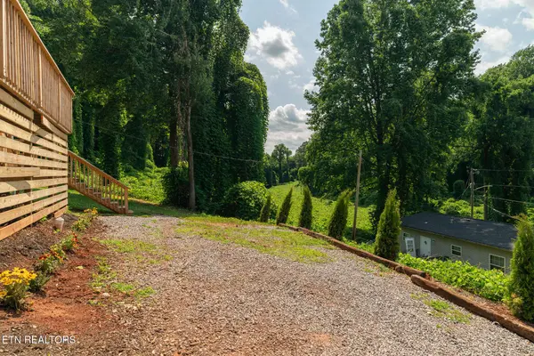 218 Jerry LN, Knoxville, TN 37920