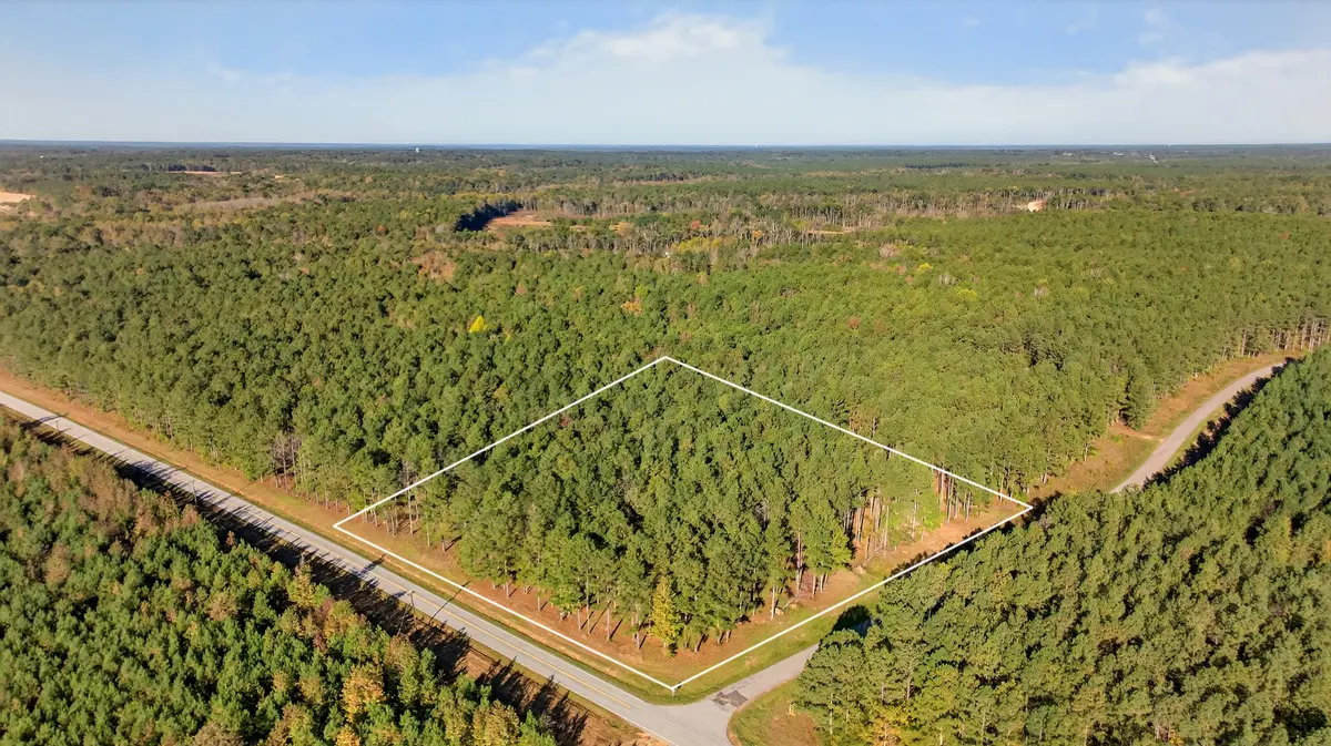 8 Garlington Rd, Mountville, SC 29370-4404