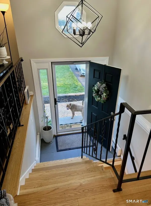8 Cynthia Court, Branford, CT 06405