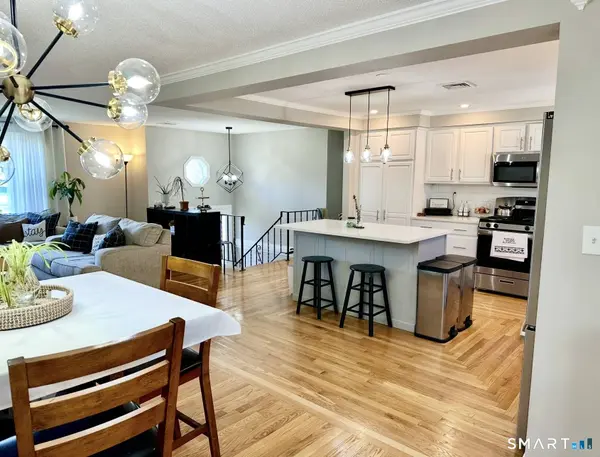 8 Cynthia Court, Branford, CT 06405