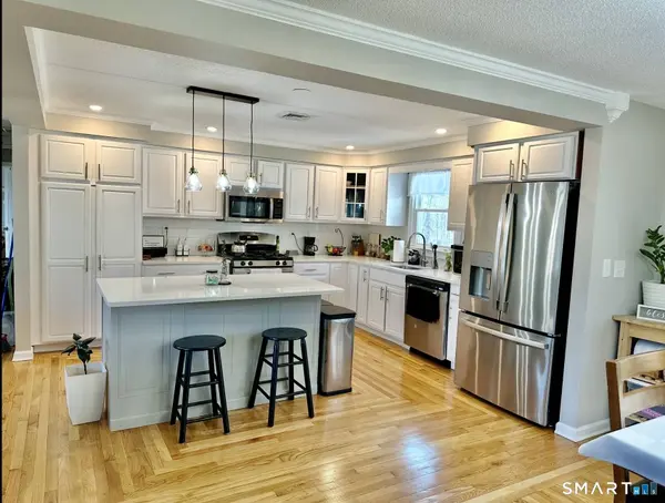 8 Cynthia Court, Branford, CT 06405