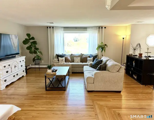 8 Cynthia Court, Branford, CT 06405