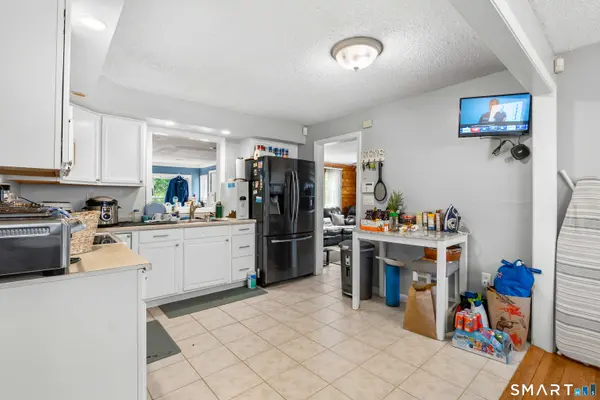 25 White Drive, Hamden, CT 06514