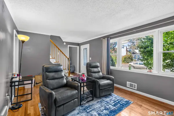 25 White Drive, Hamden, CT 06514