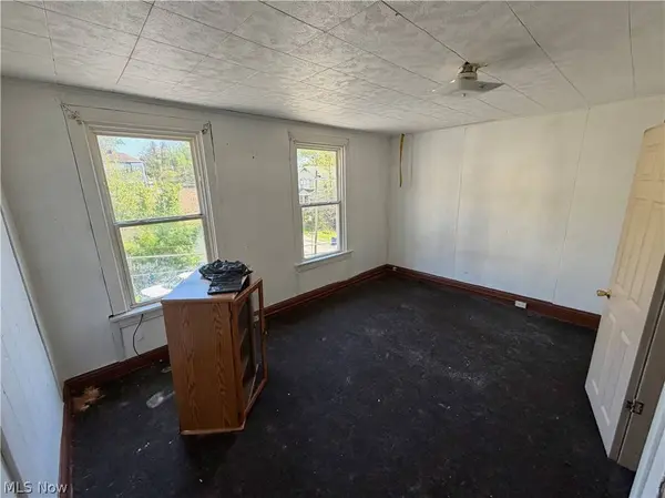825 Laura AVE, East Liverpool, OH 43920
