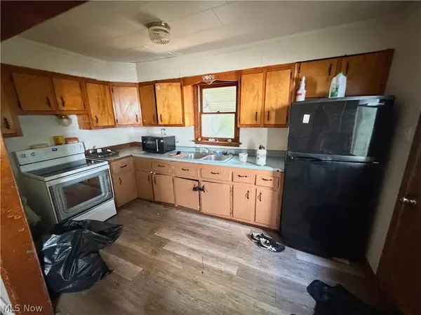 825 Laura AVE, East Liverpool, OH 43920