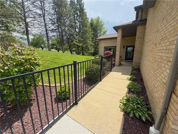 49341 Eagle DR, East Liverpool, OH 43920