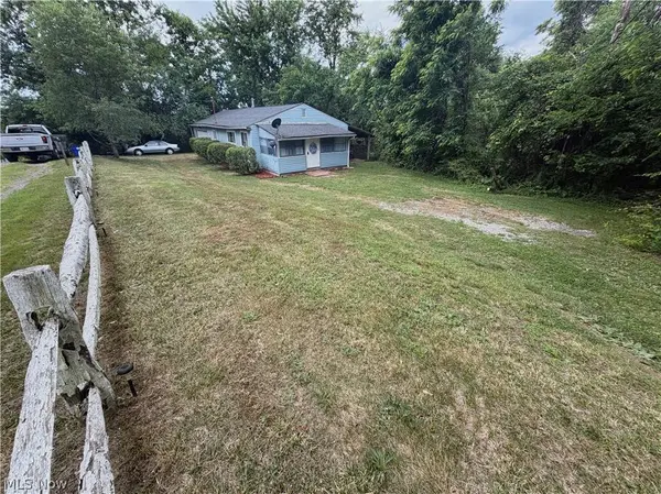 1129 Sunset DR, East Liverpool, OH 43920