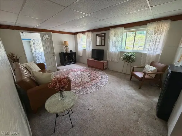 1129 Sunset DR, East Liverpool, OH 43920